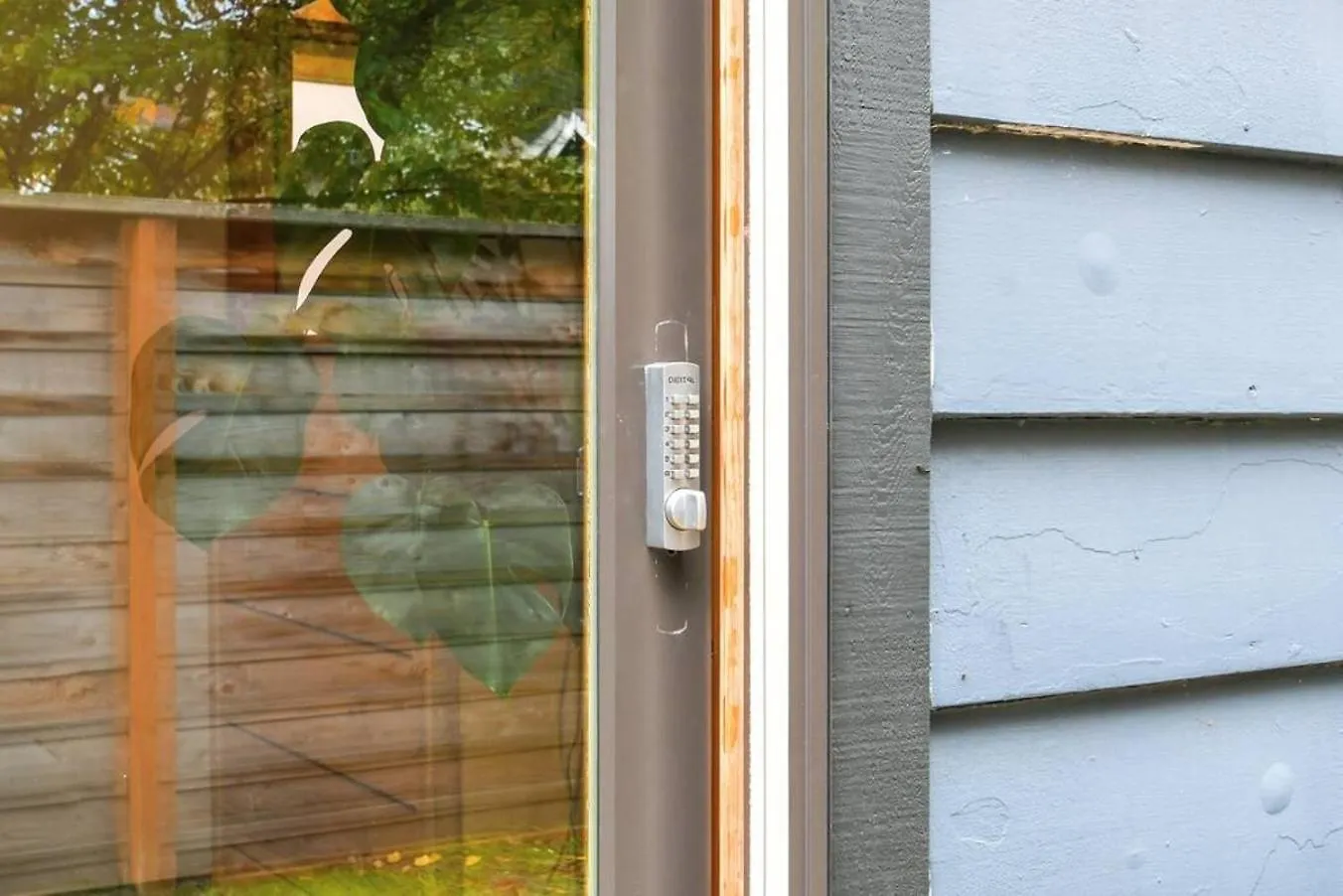 Semesterbostad Private Studio, Lofted Bed, Soaking Tub & Patio Villa Portland