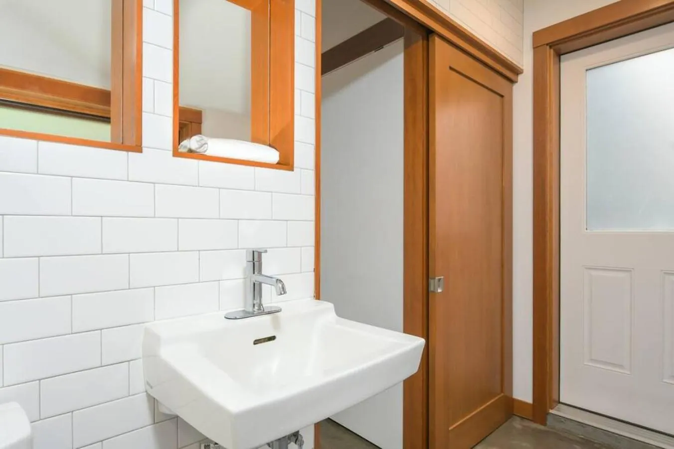 Semesterbostad Private Studio, Lofted Bed, Soaking Tub & Patio Villa Portland