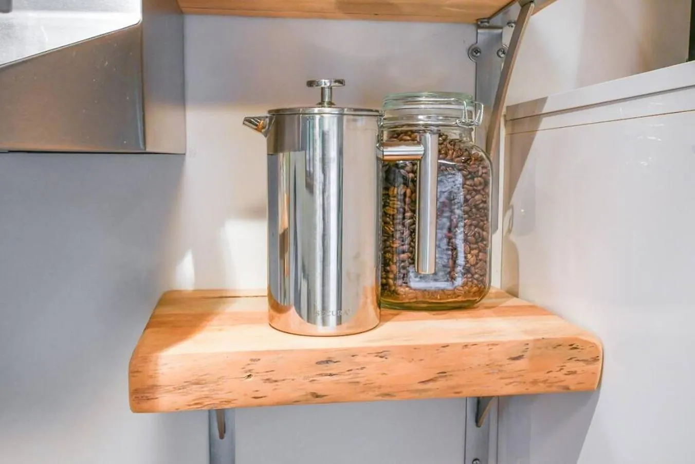 Semesterbostad Private Studio, Lofted Bed, Soaking Tub & Patio Villa Portland