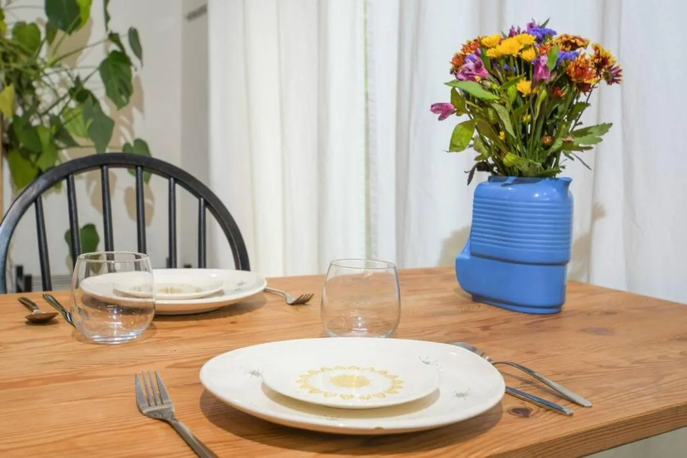Private Studio, Lofted Bed, Soaking Tub & Patio Villa Portland