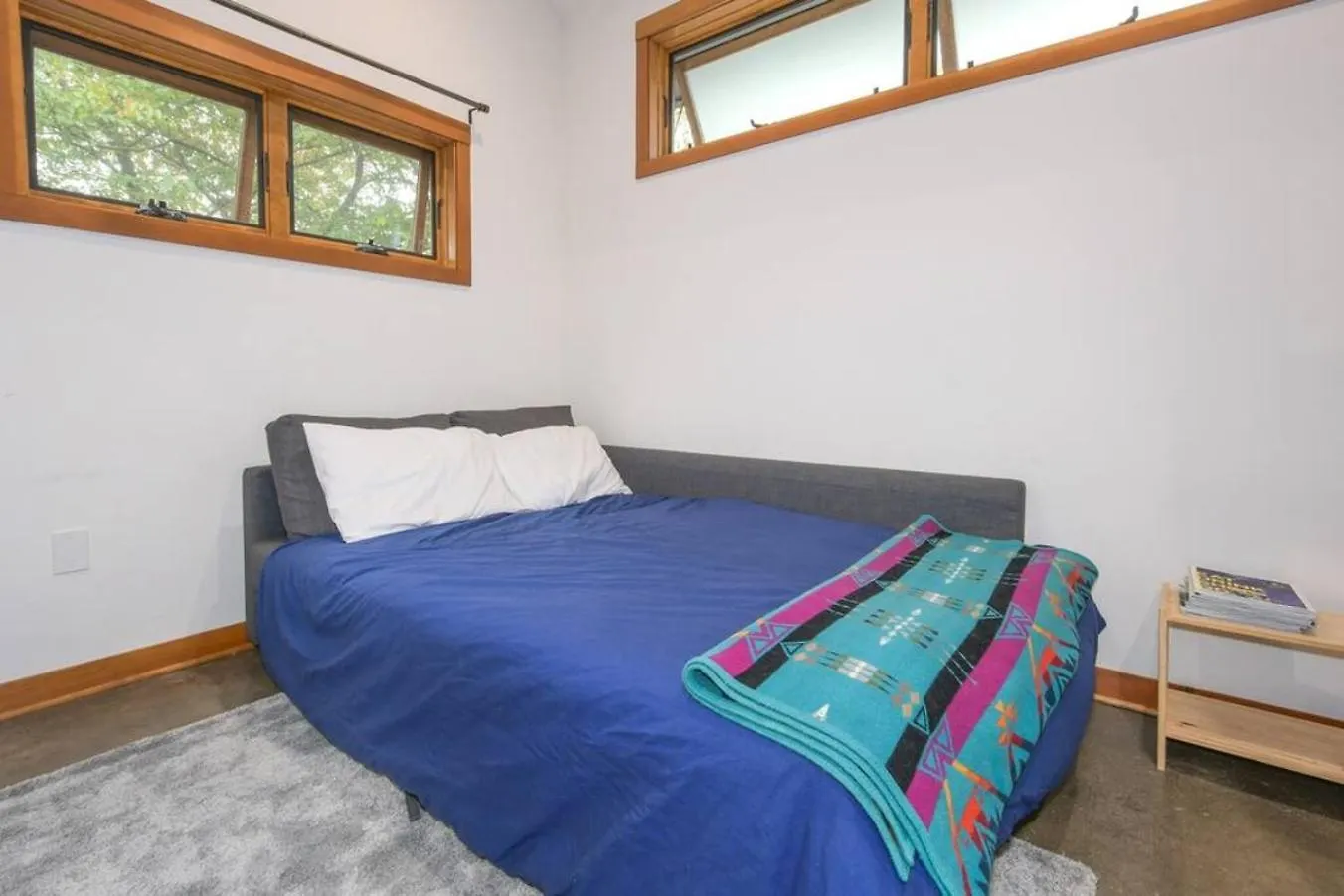 Semesterbostad Private Studio, Lofted Bed, Soaking Tub & Patio Villa Portland