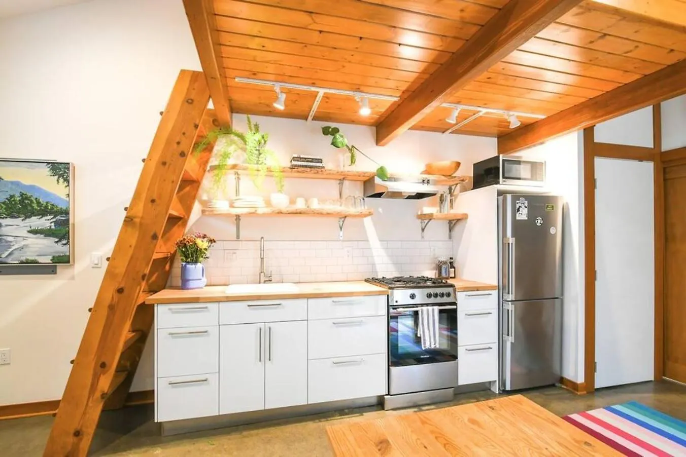 Private Studio, Lofted Bed, Soaking Tub & Patio Villa Portland USA